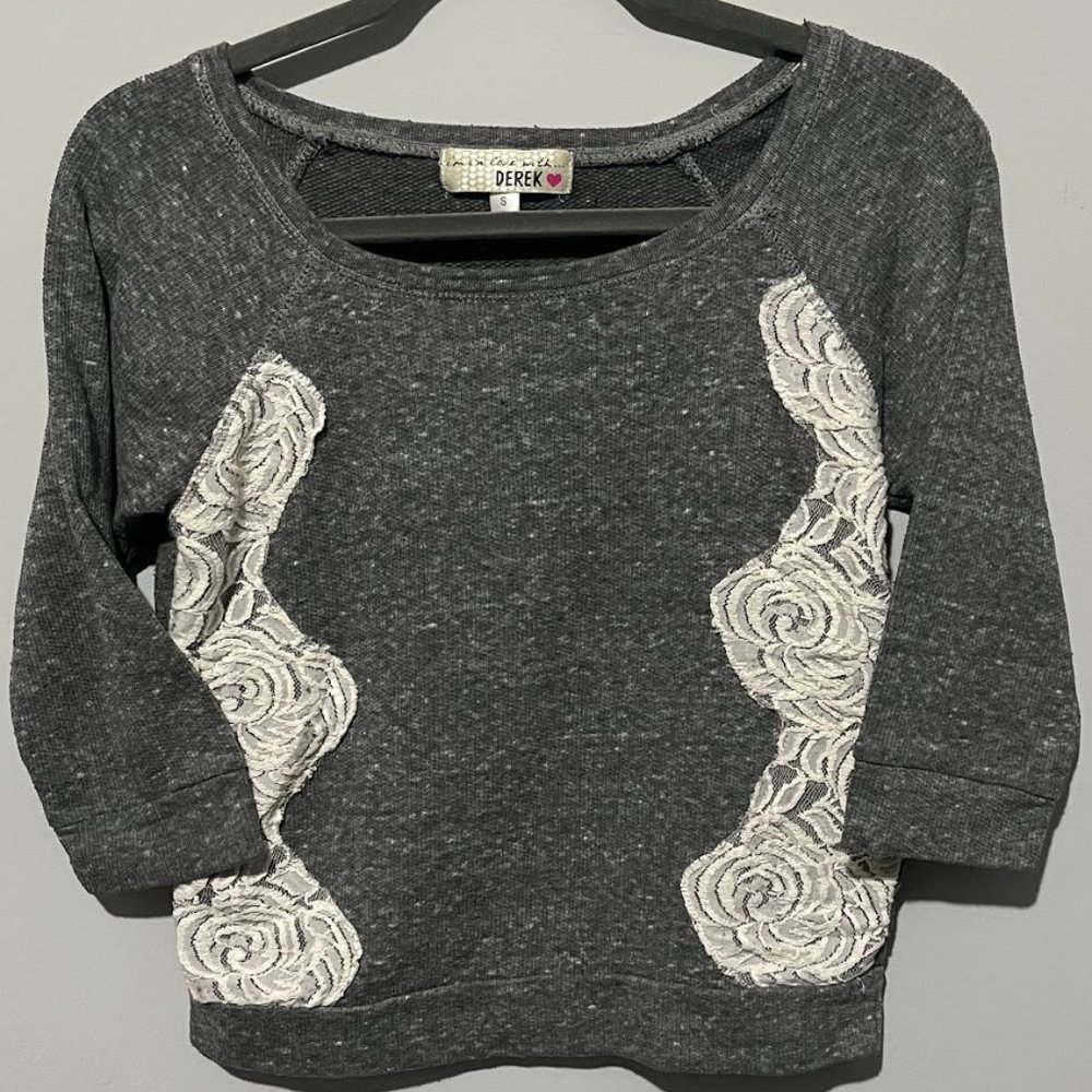 I'm in Love with Derek Top | 3/4 Sleeves | Gray & Cream Lace | S